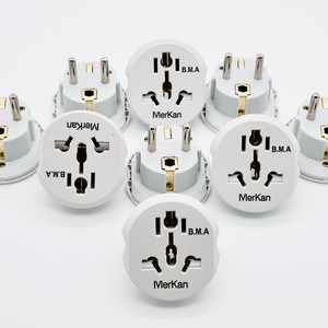 새상품 미사용 멀티 돼지코 16A 4000W 변환플러그 이미지