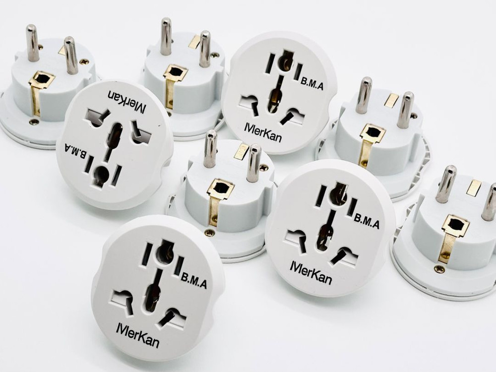 새상품 미사용 멀티 돼지코 16A 4000W 변환플러그 이미지