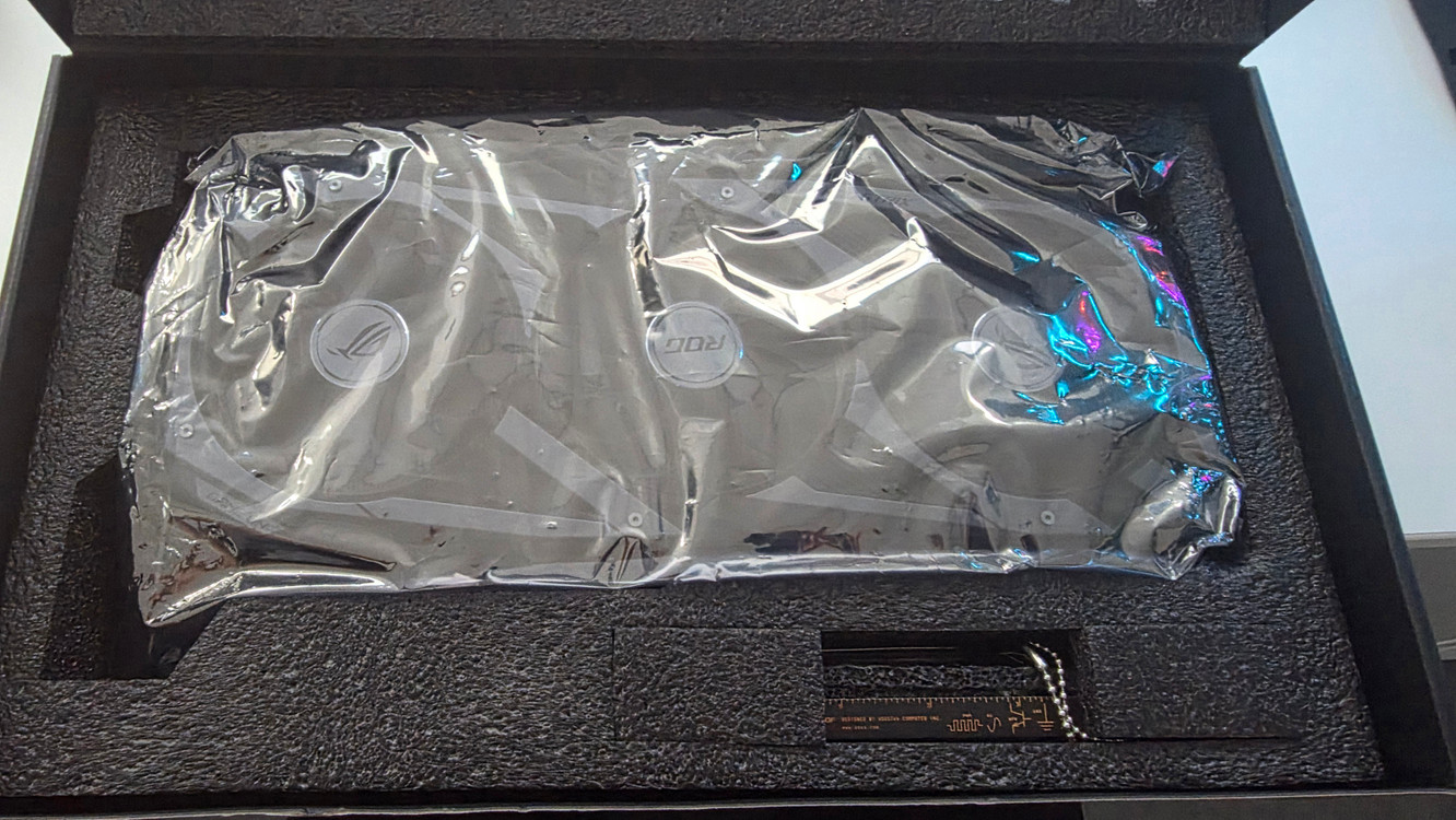 아수스 ROG RTX 3090 Strix OC 그래픽카드 이미지