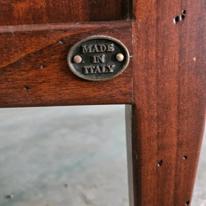 원목 유리 장식장 겸 서랍장 이미지