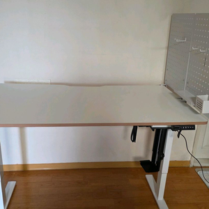 핏쳐 모션데스크(1400) 와 시디즈 T50 의자 세트로 판매합니다. 이미지