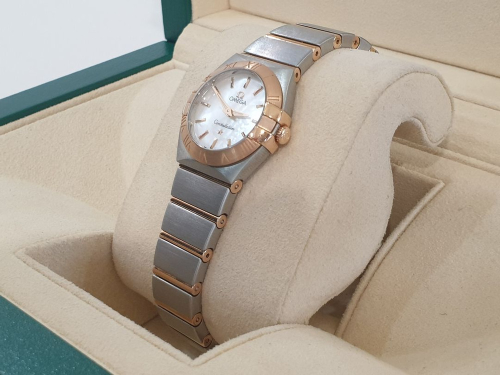 오메가 컨스틸레이션 콤비 자개다이얼 123.20.24.60.05.001 이미지