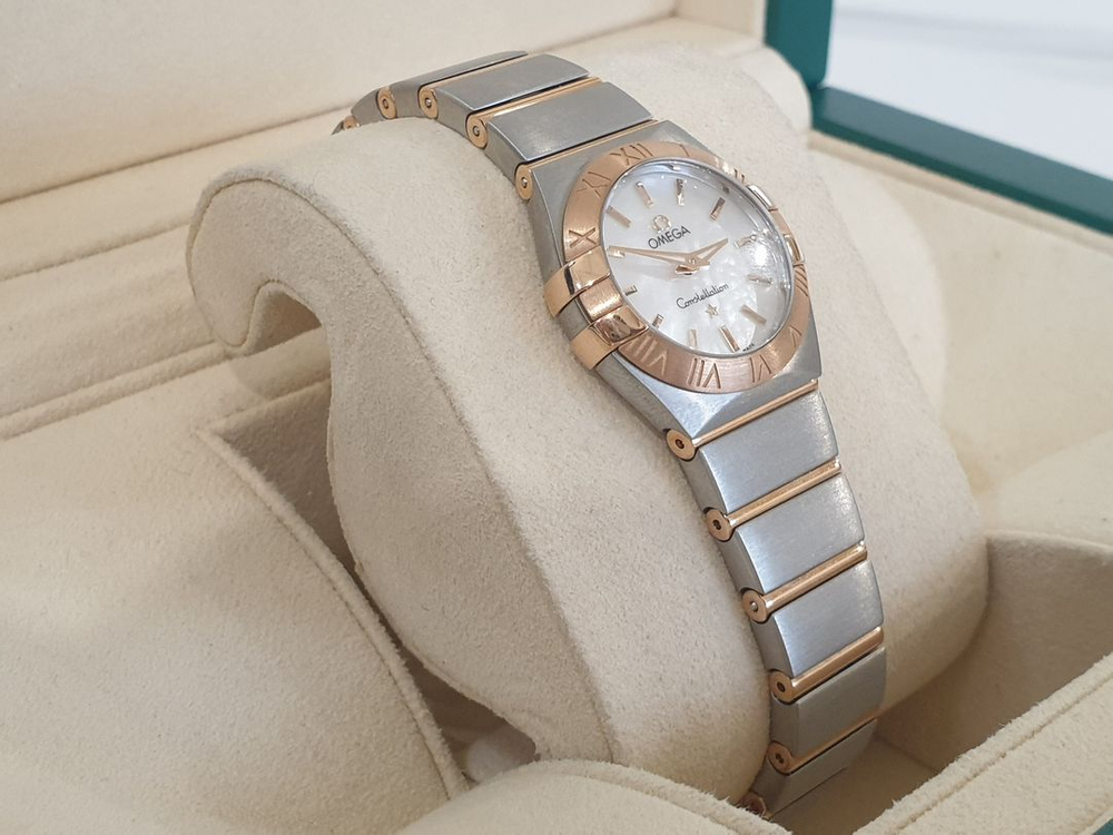 오메가 컨스틸레이션 콤비 자개다이얼 123.20.24.60.05.001 이미지