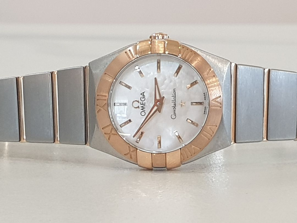 오메가 컨스틸레이션 콤비 자개다이얼 123.20.24.60.05.001 이미지