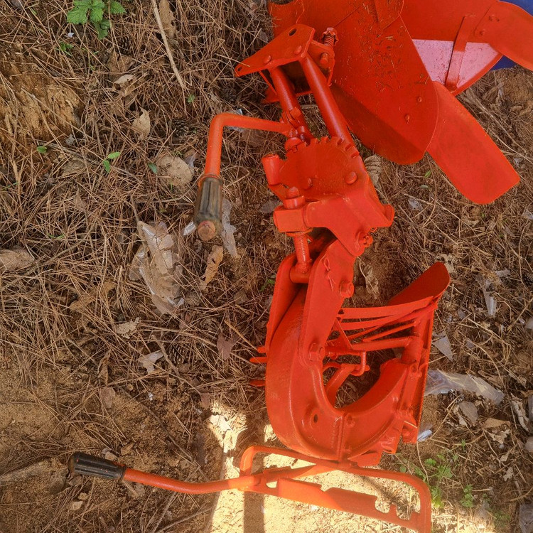 대동 경운기의 쟁기 9만원 히치판 25000원 이미지