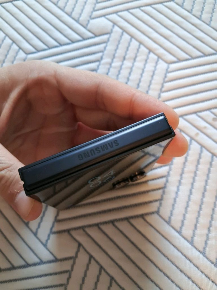 갤럭시 z플립7 블랙 512기가 어머니가 쓰시던 중고기계 이미지