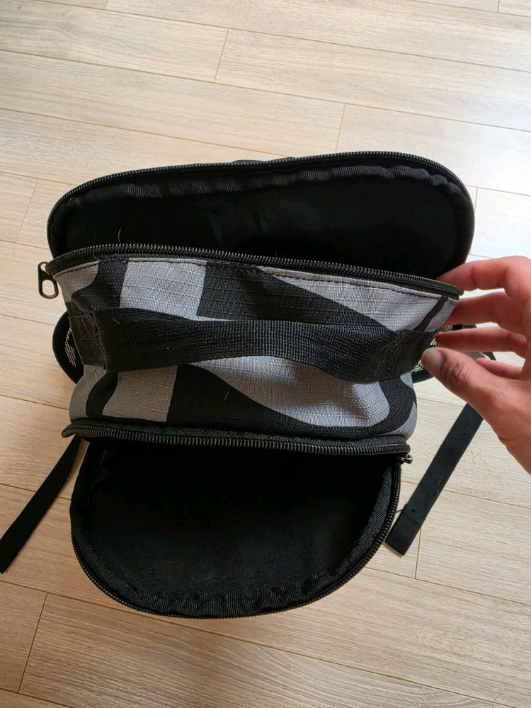 나이키 패턴 백팩 그레이 이미지