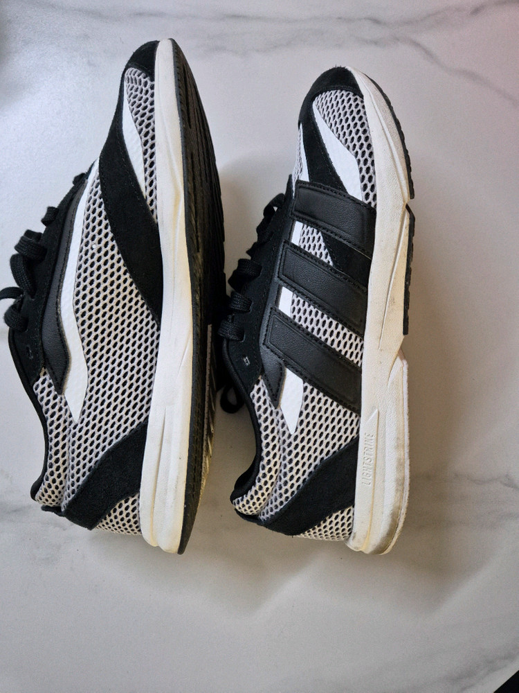 아디다스 신발 이미지