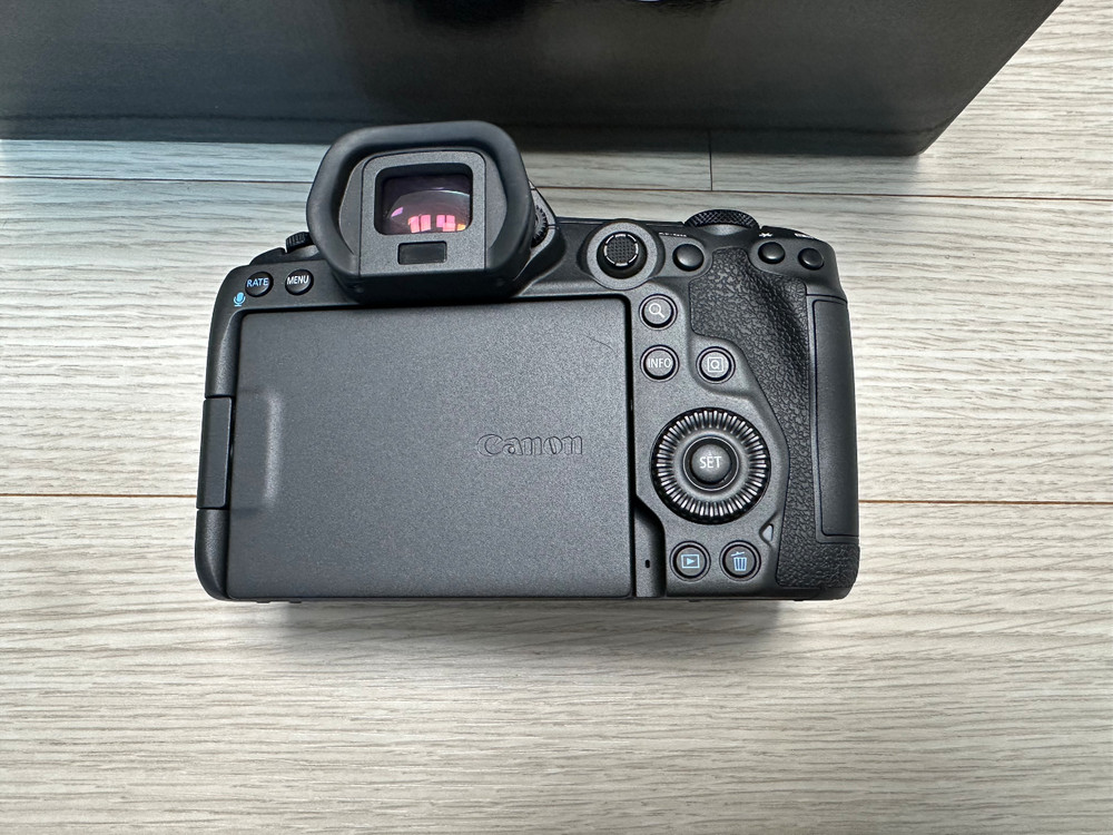 캐논 정품 EOS R5 바디 + BG-R10 세로그립 셋트로 판매합니다 이미지