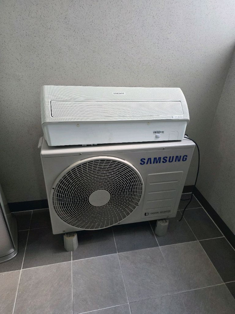 삼성전자 무풍에어컨 2in1 스탠드 , 벽걸이 , 실외기, 리모콘 2개 이미지