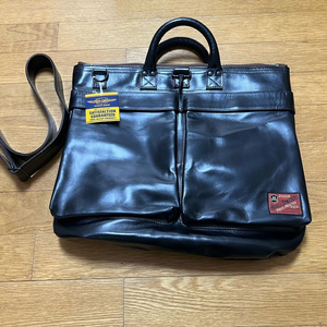 (새제품)토이즈맥코이 레더 헬멧백 블랙 이미지