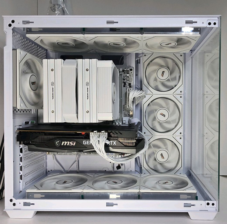 (새제품 반본체 공랭 화이트) 그래픽카드 없는 본체입니다라이젠7-6세대 9800X3D, 850W GOLD, 어로스 이미지