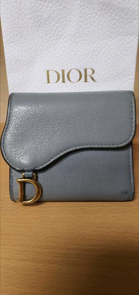 디올 로투스 반지갑/지갑 정품A급(감정O)구찌프라다루이비통디올고야드샤넬셀린느보테가생로랑발렌시아가버버리가방 이미지