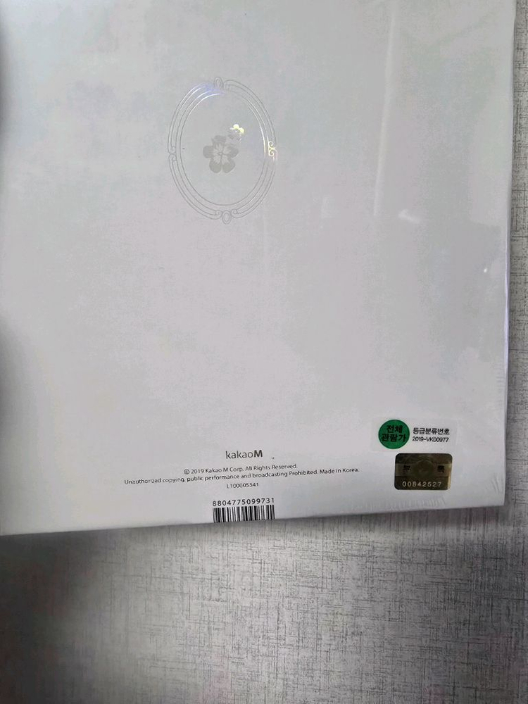 아이유 10주년 투어콘서트 포토북 이미지