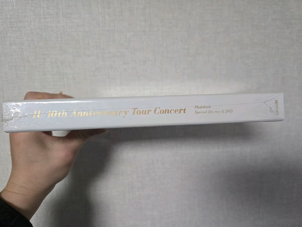 아이유 10주년 투어콘서트 포토북 이미지