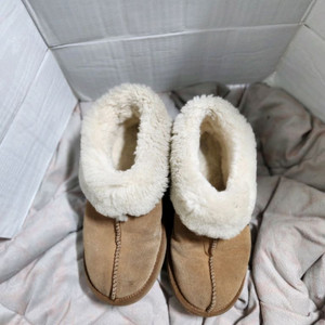 양털 슬리퍼 어그 부츠입니다 이미지