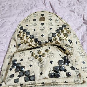 스터드 백팩 엠씨엠 이미지