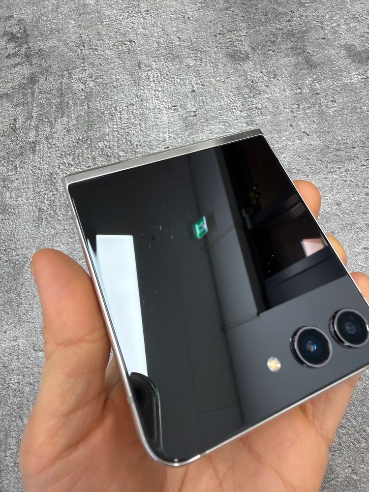 갤럭시 Z플립5 크림 512기가 이미지