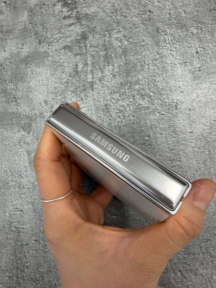 갤럭시 Z플립5 크림 512기가 이미지