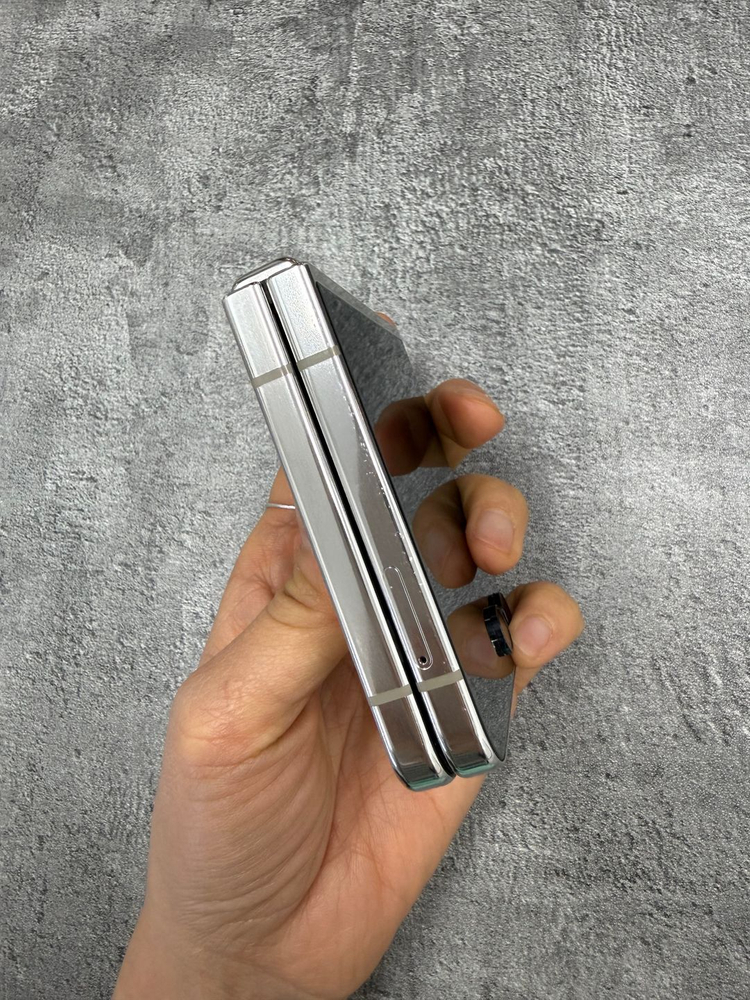 갤럭시 Z플립5 크림 512기가 이미지