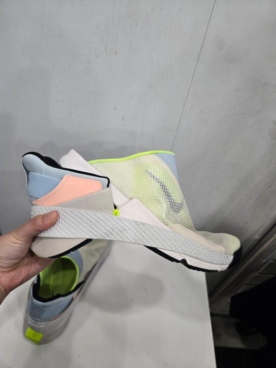 사이즈285 )) NIKE 나이키 고 플라이이즈 신발! 신고 벗기 편해요~ 이미지