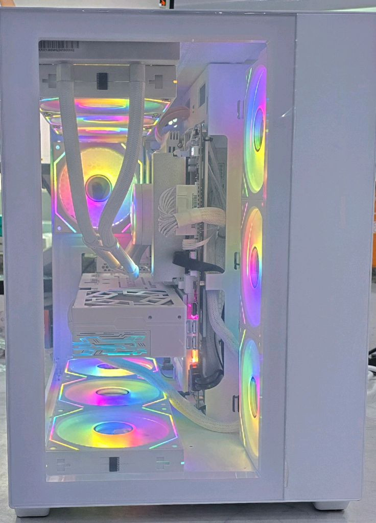 7800x3d, 5070ti 화이트 튜닝pc 새제품 이미지