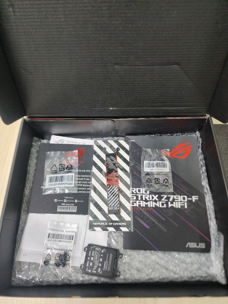 인텔 cpu 14700kf / 메인보드 아수스 ASUS ROG STRIX Z790-F GAMING WIFI 이미지