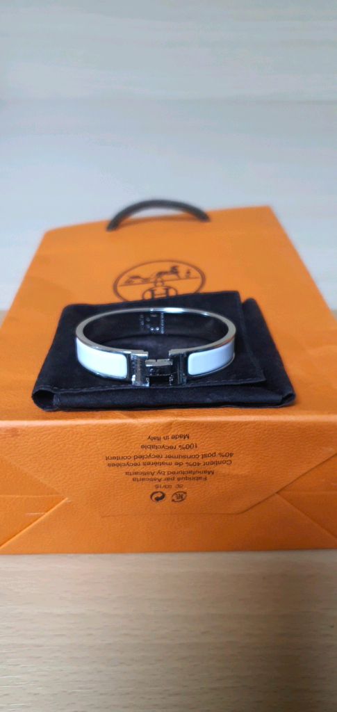 에르메스 클릭아슈pm 팔찌 정품A급(감정O)구찌프라다루이비통디올고야드샤넬셀린느보테가생로랑발렌시아가버버리반클리프가방 이미지