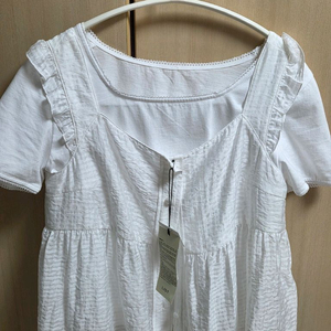 프릴 블라우스 뷔스티에 이미지