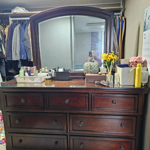 앤틱 화장대 겸 서랍장 + 침대 프레임 이미지