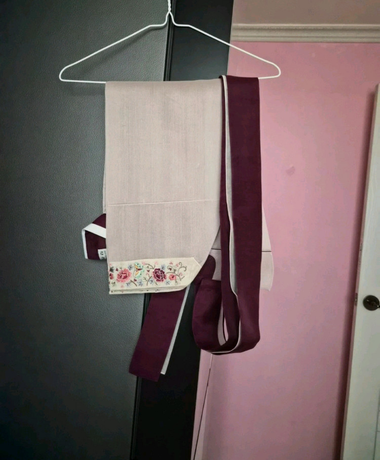 여성 한복 세트 (저고리, 치마, 숄) 66~77 이미지