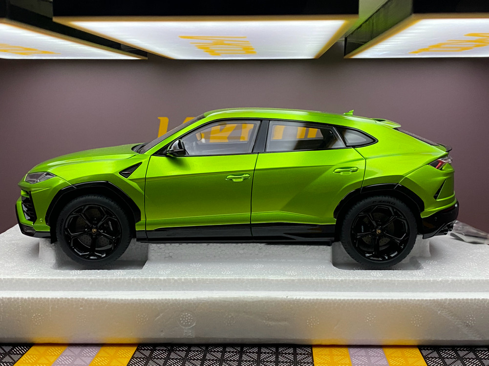 1:18 오토아트 우루스 그린 다이캐스트 (컴포짓) 이미지