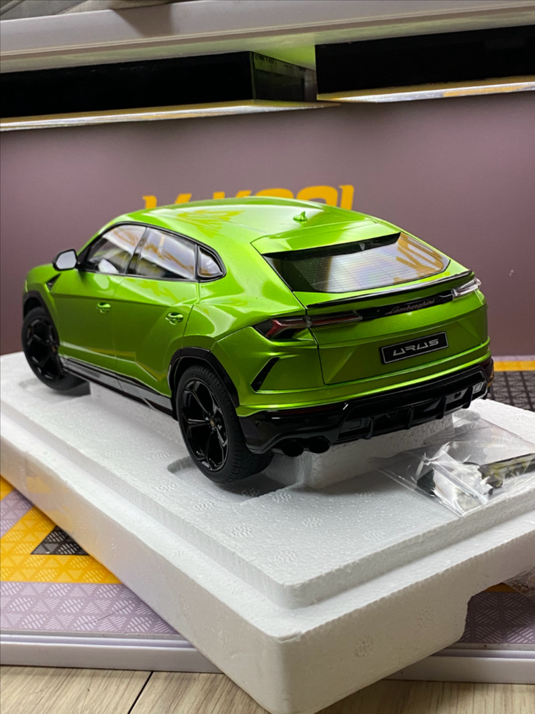 1:18 오토아트 우루스 그린 다이캐스트 (컴포짓) 이미지