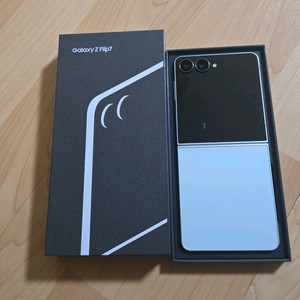 (새것급)갤럭시 z플립7 자급제 512G 민트 단순개봉 팔아요 이미지