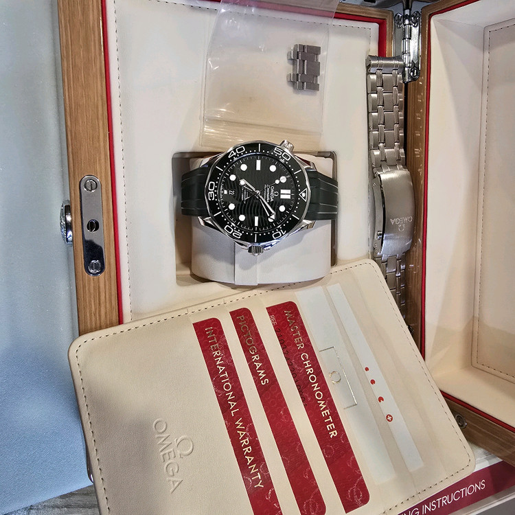 (판매/교환)신품급 오메가 씨마스터 300 그린+정품러버핀버클 이미지