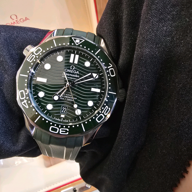 (판매/교환)신품급 오메가 씨마스터 300 그린+정품러버핀버클 이미지
