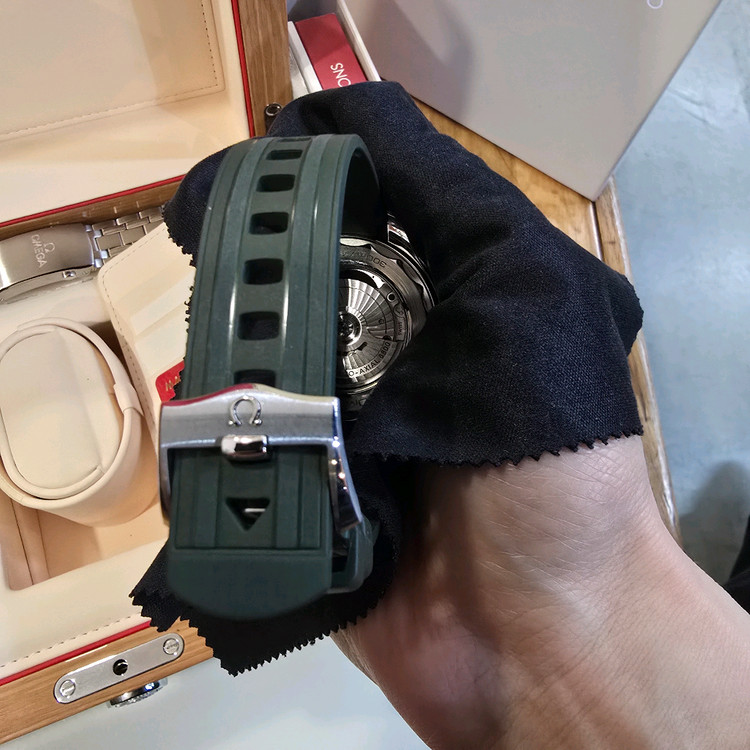 (판매/교환)신품급 오메가 씨마스터 300 그린+정품러버핀버클 이미지