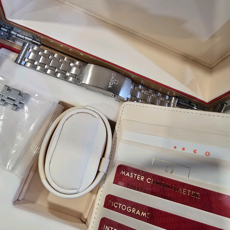 (판매/교환)신품급 오메가 씨마스터 300 그린+정품러버핀버클 이미지