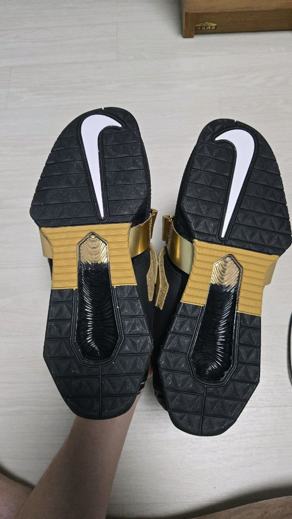 나이키 로말레오4 역도화 헬스화 트레이너화 305mm 판매합니다 왕발 빅사이즈 이미지