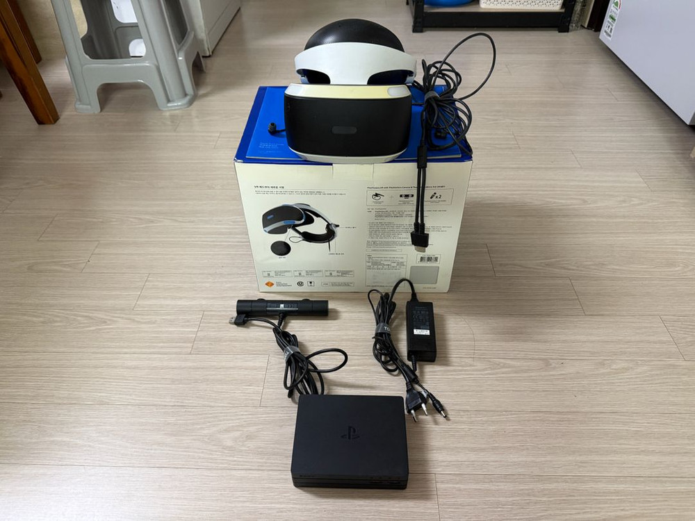 플스4 PS4 Pro 1TB + VR(2세대 3번세트) 풀박스 판매 합니다 이미지