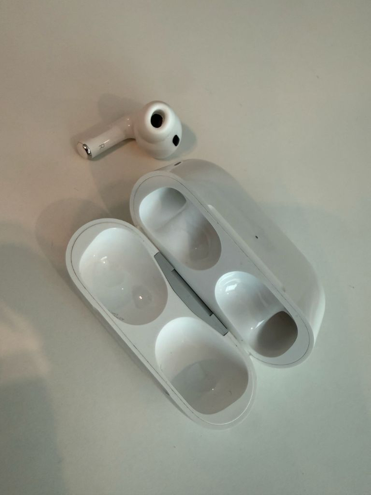 깨끗한 에어팟 프로 2세대 C타입 (본체•오른쪽) 이미지
