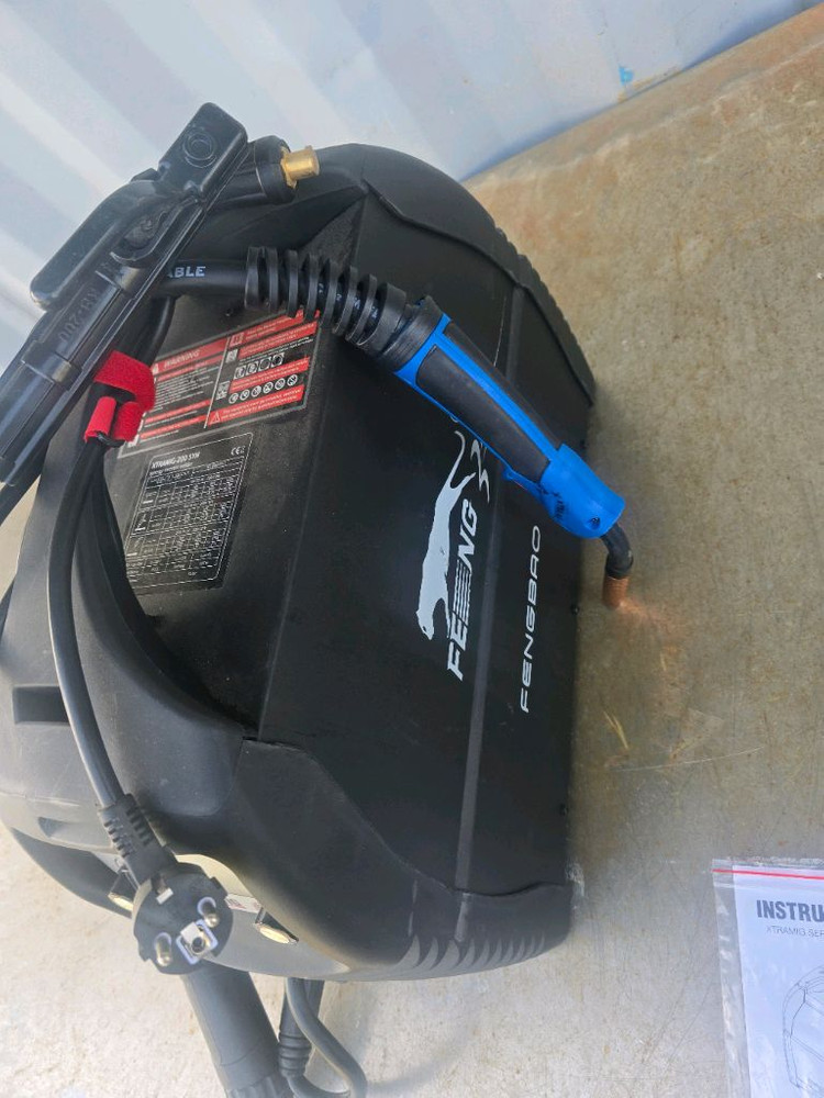 레빈 XTRAMIG 반자동 200A 230V ARC/MMA/MIG/TIG 용접기(논가스용접기) 이미지