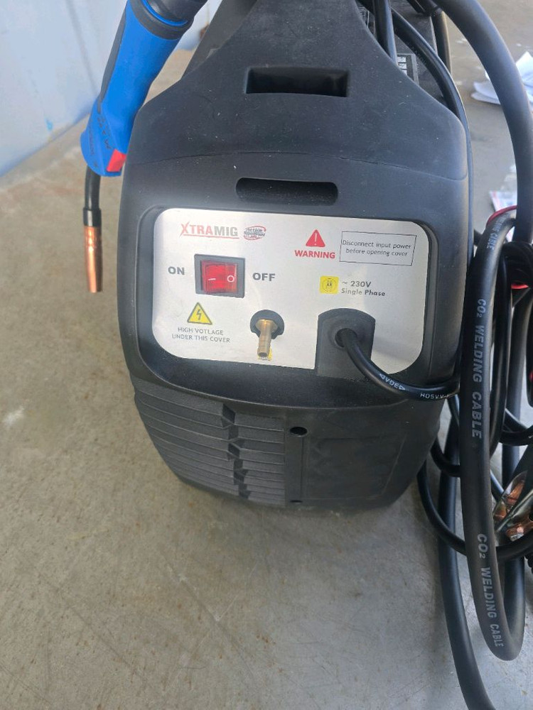 레빈 XTRAMIG 반자동 200A 230V ARC/MMA/MIG/TIG 용접기(논가스용접기) 이미지