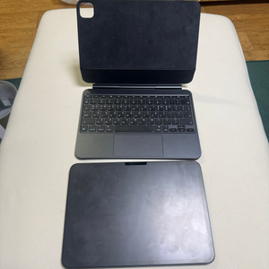 아이패드 프로 11 (M5) 256 wifi 모델 + 애플 정품 매직키보드 일괄 판매합니다 이미지