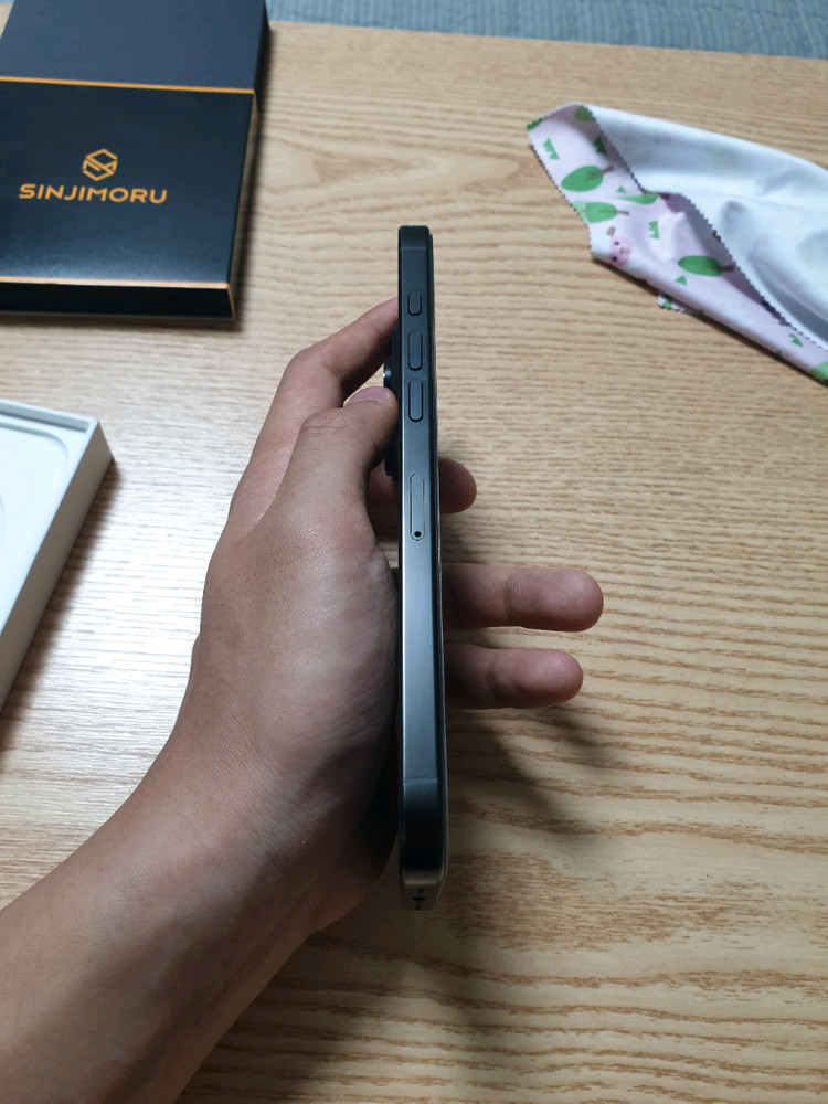 아이폰 16 프로맥스 256GB 블랙티타늄 배터리98% 상태S급 이미지