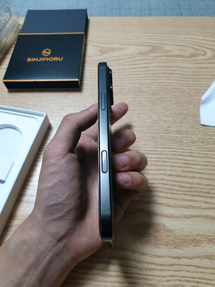 아이폰 16 프로맥스 256GB 블랙티타늄 배터리98% 상태S급 이미지