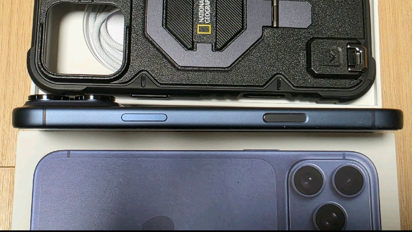 아이폰17프로맥스 256 유리실금 블루 사이클 27 이미지