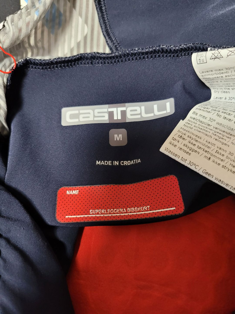 카스텔리 이네오스 슈퍼레제라 빕숏 이미지