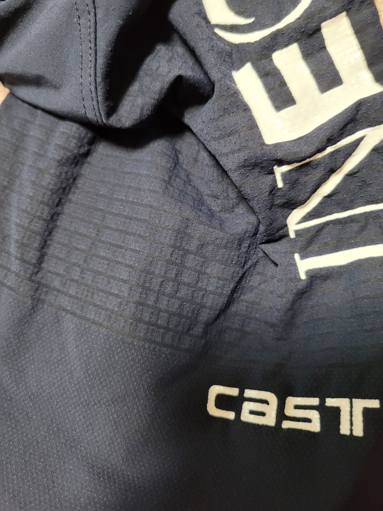 카스텔리 이네오스 슈퍼레제라 빕숏 이미지