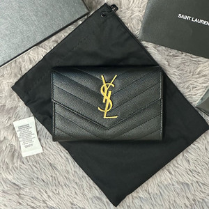 [풀구성] 입생로랑 마틀라세 엔벨로프 중지갑 블랙 이미지